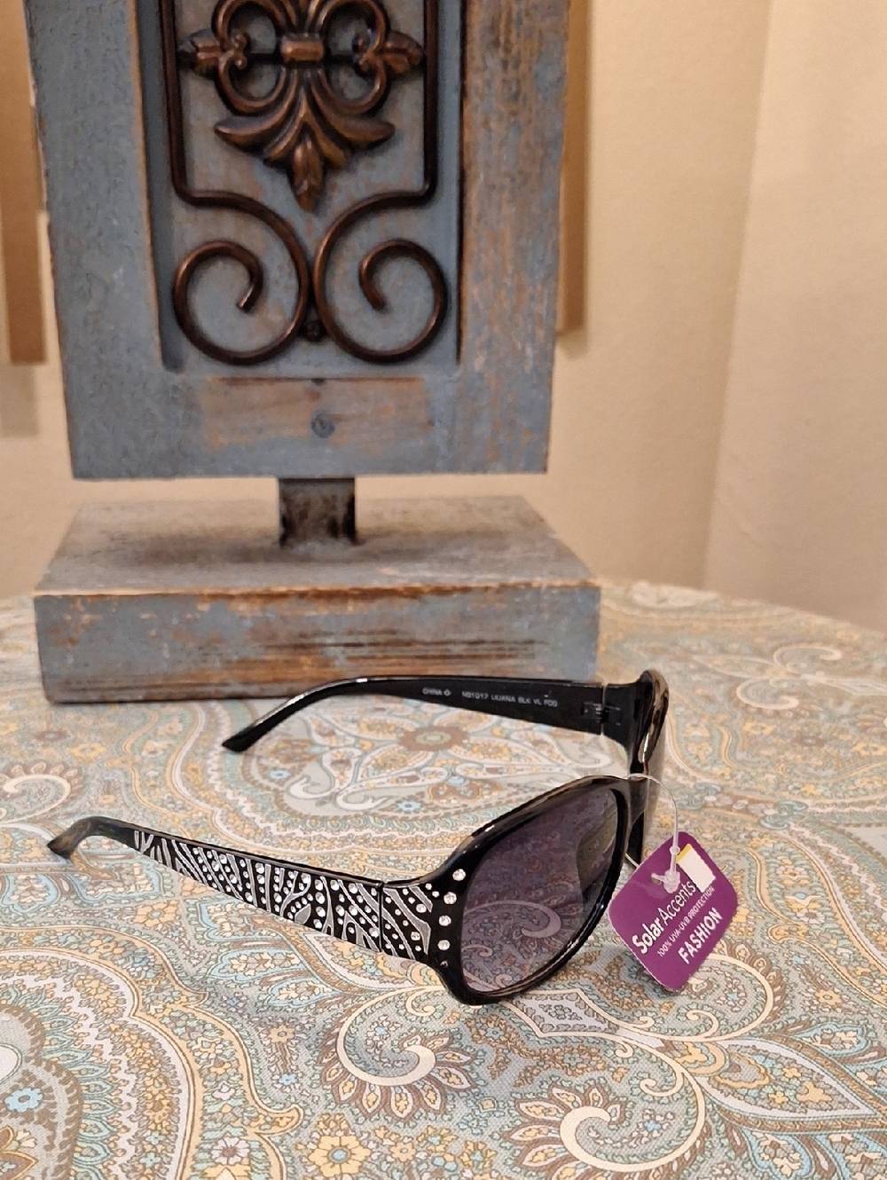 Women's Black Sunglasses with White Decorative Temples. NWT